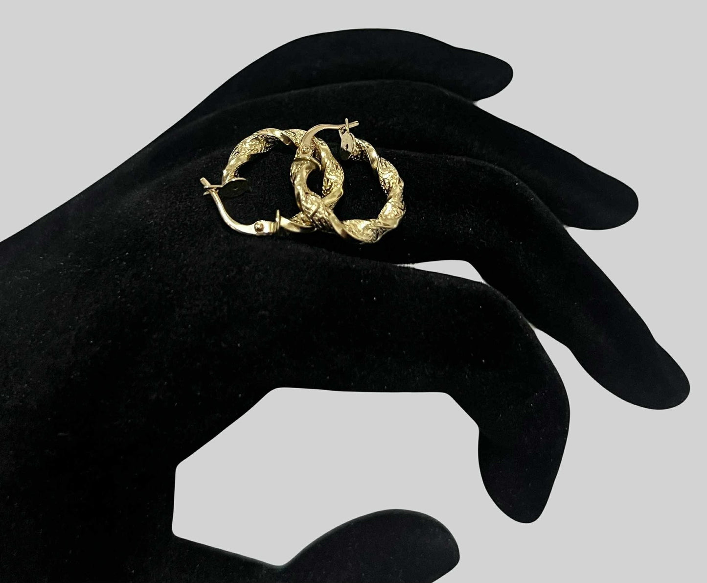 WG03600 E 18k Saudi Gold Earrings 1.38g