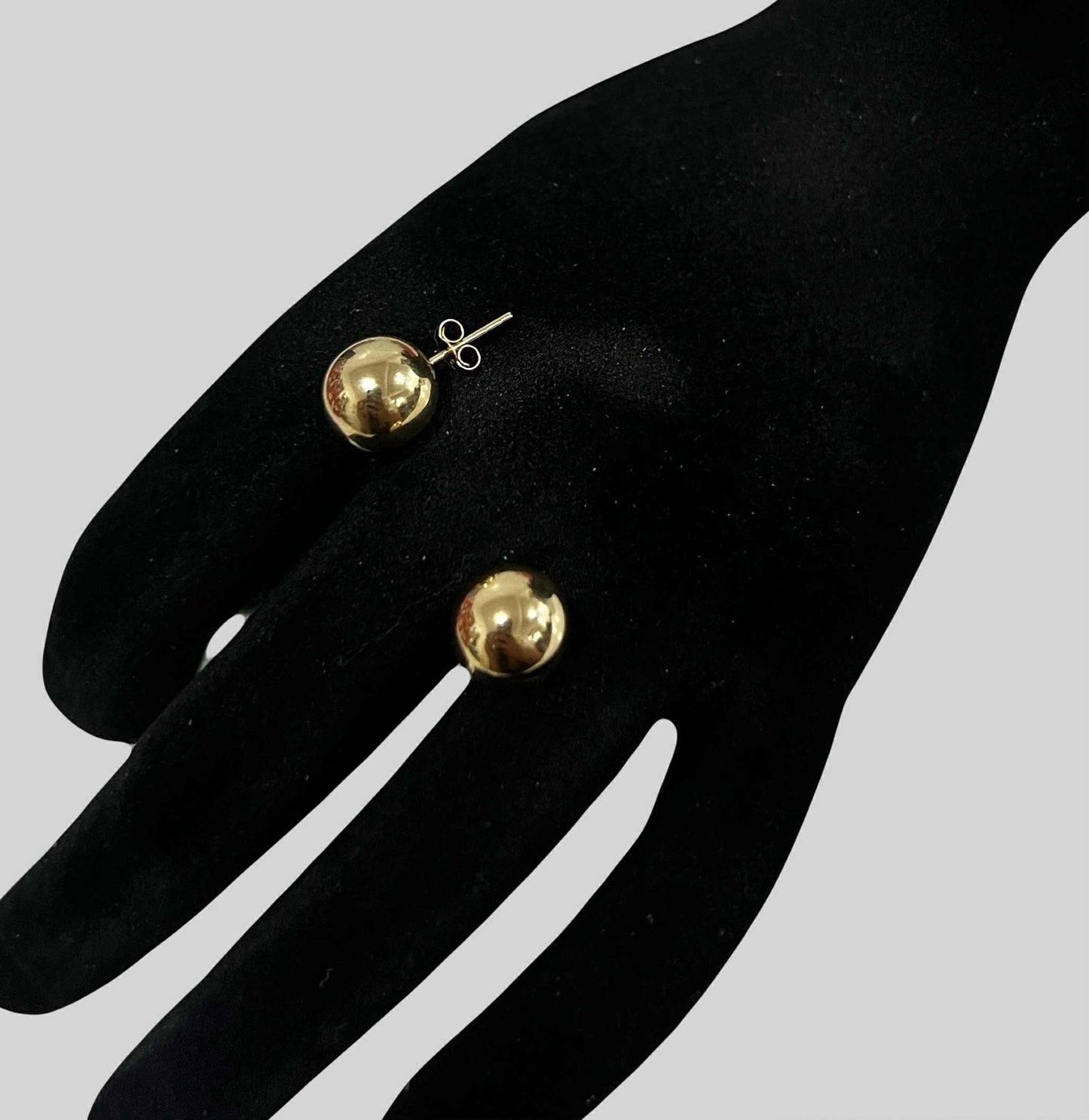 WG03748 E 18k Saudi Gold Earrings 1.50g
