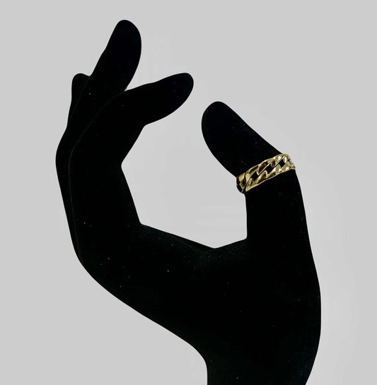 WG03798 R 18k Saudi Gold Ring s. 7.5 2.11g