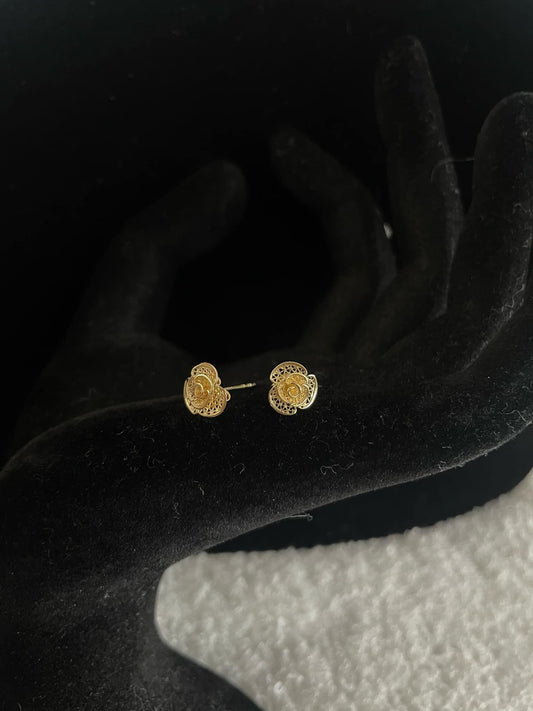 18k Saudi Gold Earrings – 1.06 grams